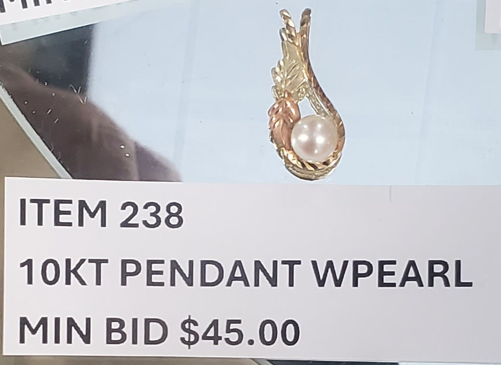 Pendant with pearl